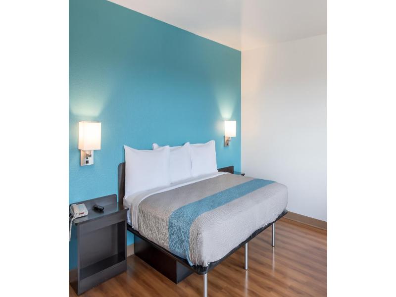 Room KING BED NON SMOKING — photo 7