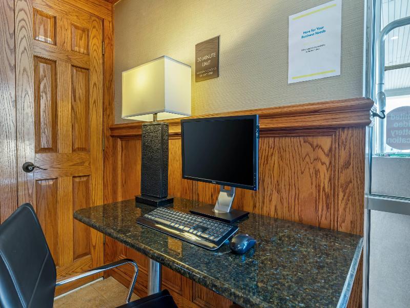 Comfort Inn & Suites Triadelphia - Wheeling image