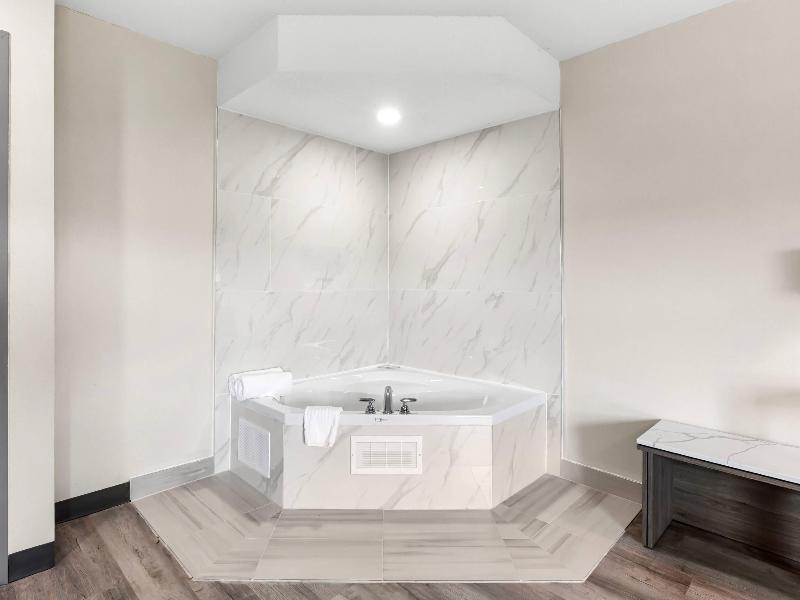 Comfort Inn Bracebridge image
