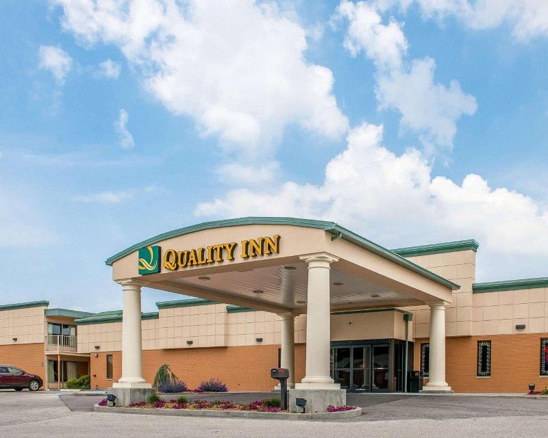 Quality Inn Huntingburg image
