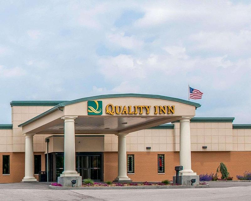 Quality Inn Huntingburg image