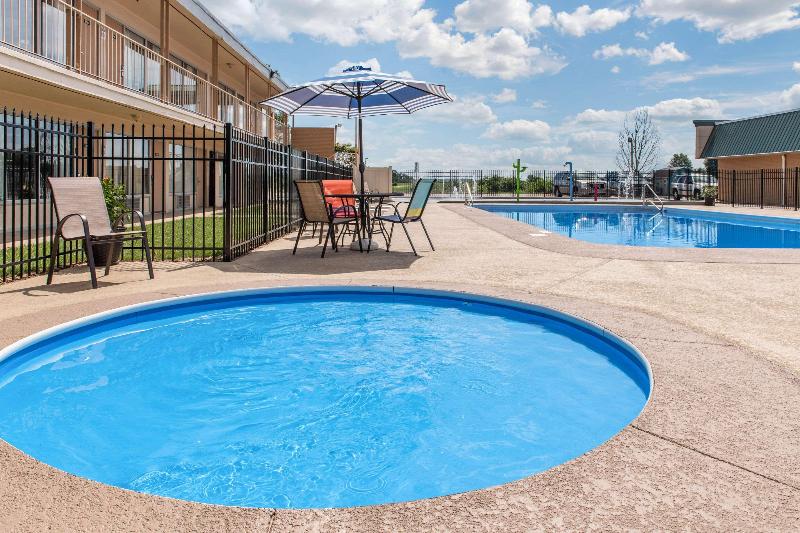Quality Inn Huntingburg image