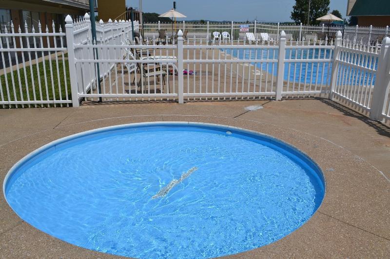 Quality Inn Huntingburg image