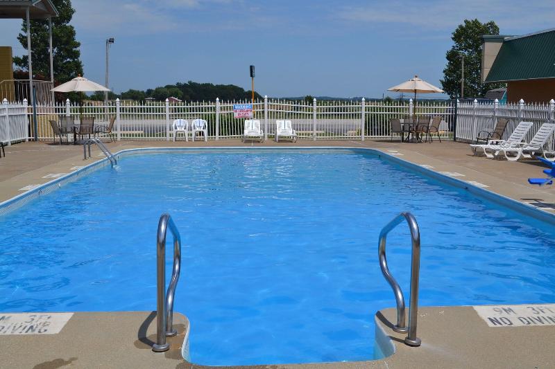 Quality Inn Huntingburg image