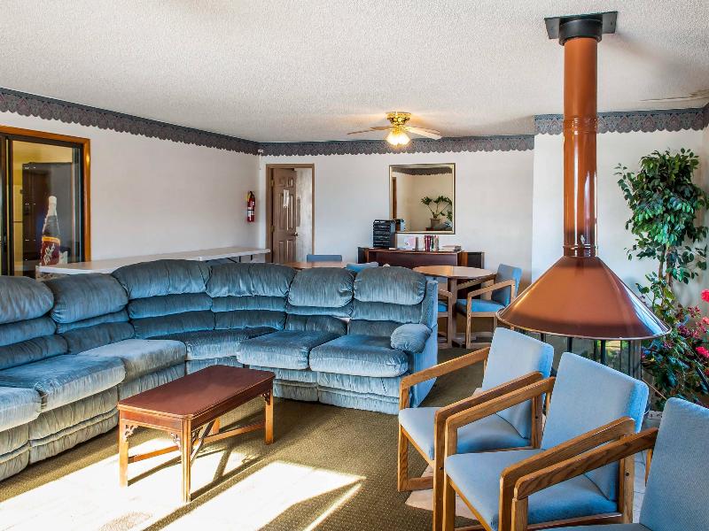 Econo Lodge Eagle Nest image