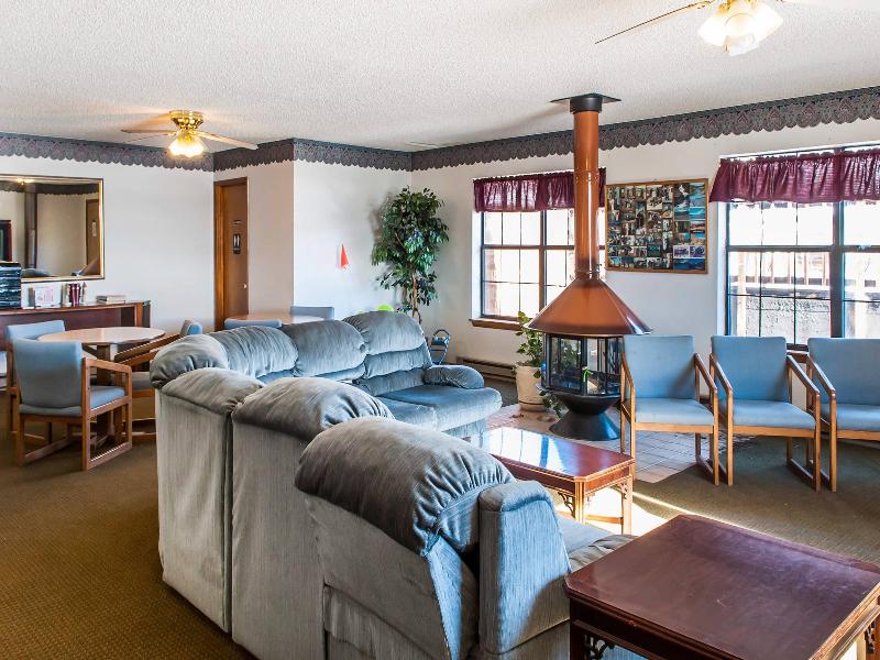 Econo Lodge Eagle Nest image