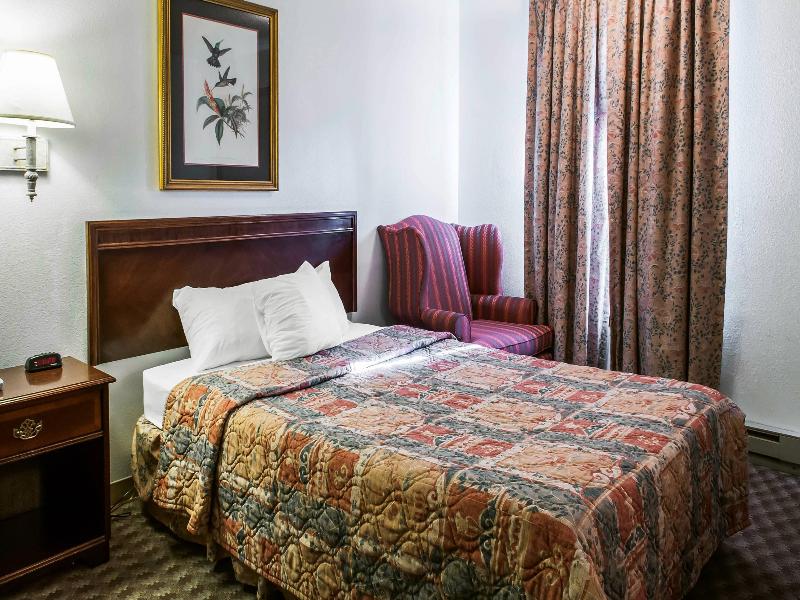 Econo Lodge Eagle Nest image