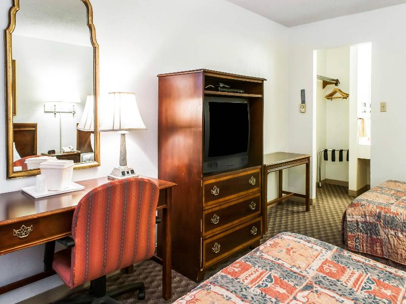 Econo Lodge Eagle Nest image
