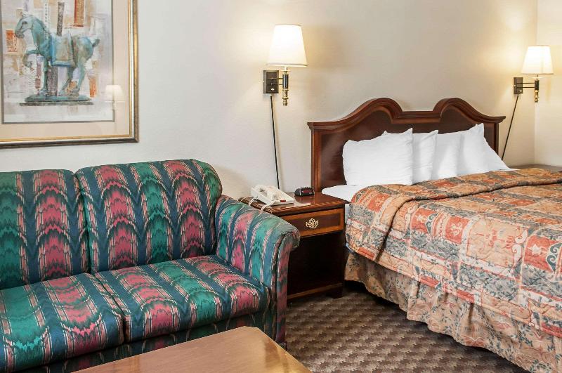 Econo Lodge Eagle Nest image
