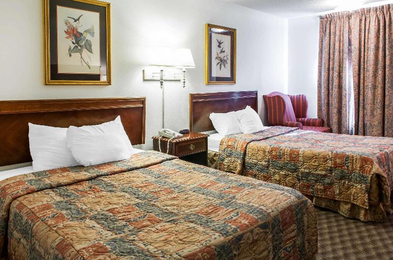 Econo Lodge Eagle Nest image