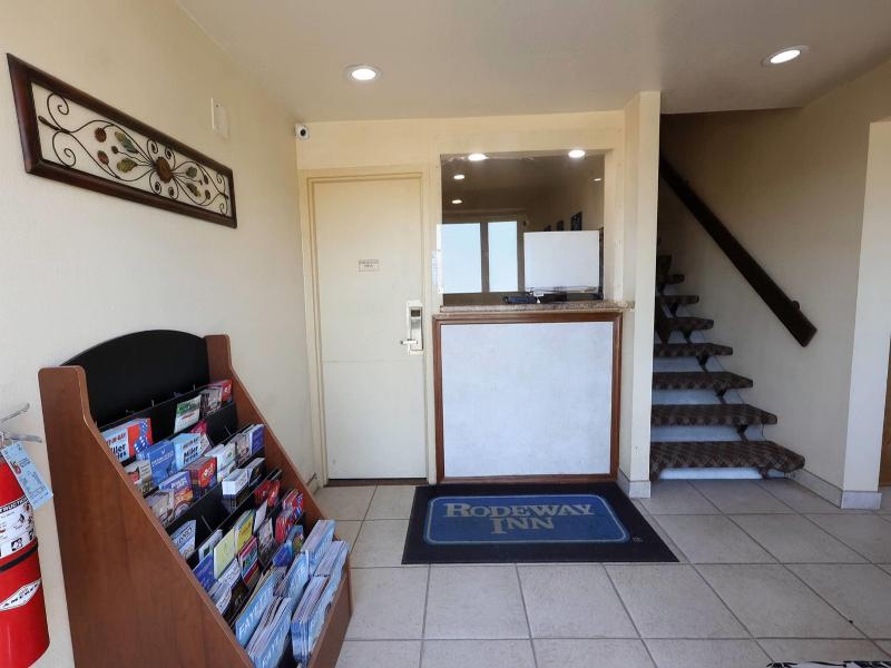 Rodeway Inn Jeffersonville image