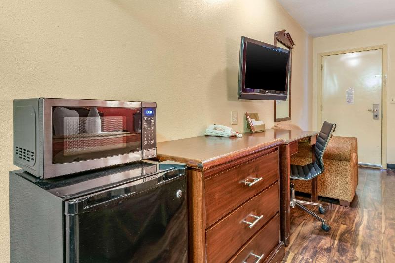 Rodeway Inn Jeffersonville image