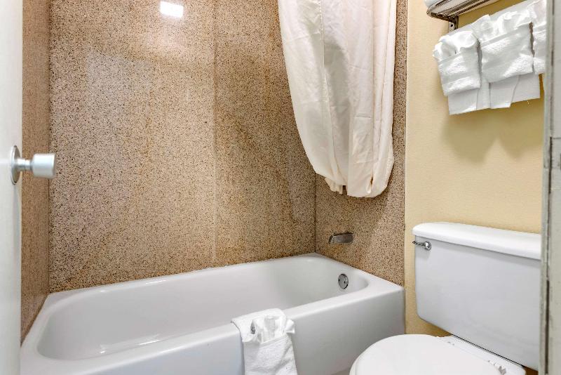 Rodeway Inn Jeffersonville image