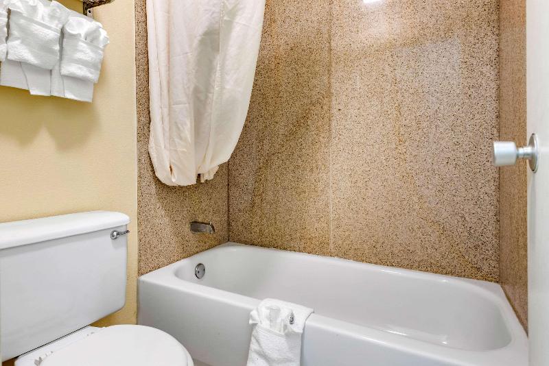 Rodeway Inn Jeffersonville image