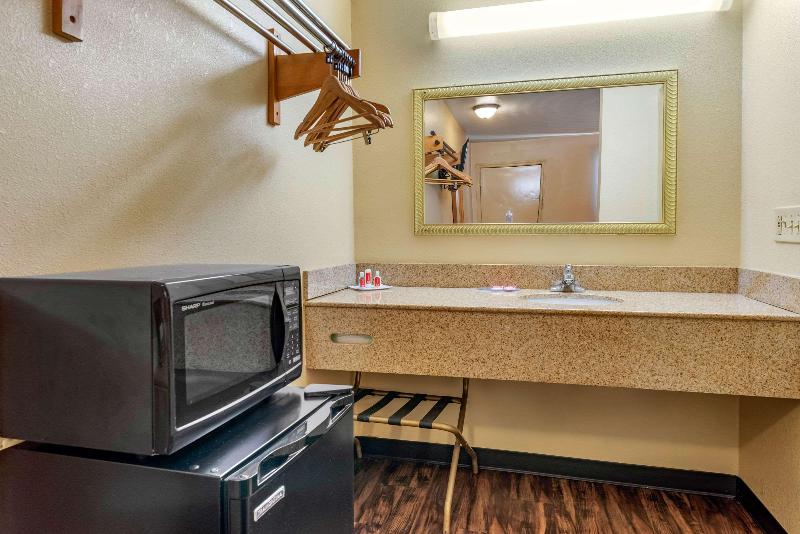 Rodeway Inn Jeffersonville image