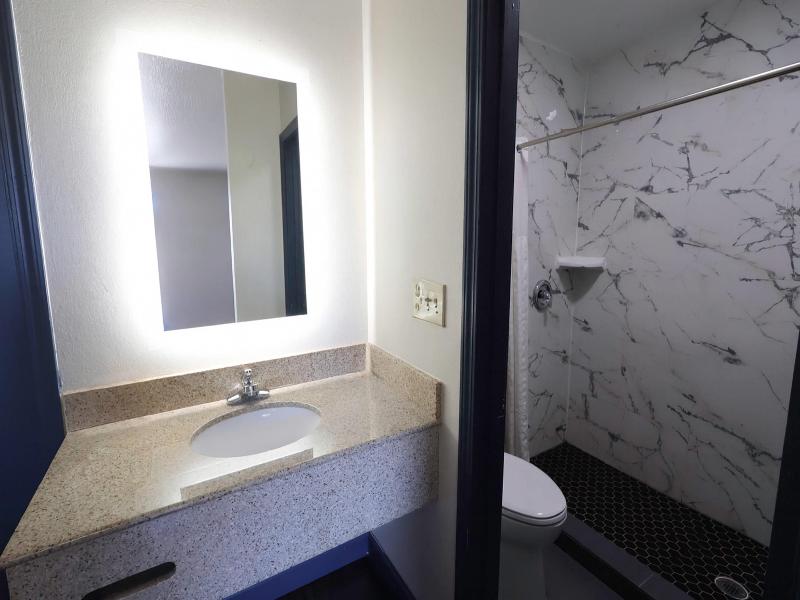 Rodeway Inn Jeffersonville image