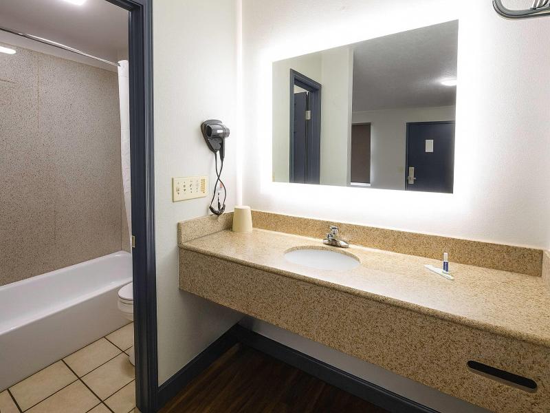 Rodeway Inn Jeffersonville image