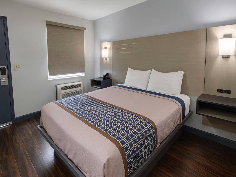Rodeway Inn Jeffersonville image