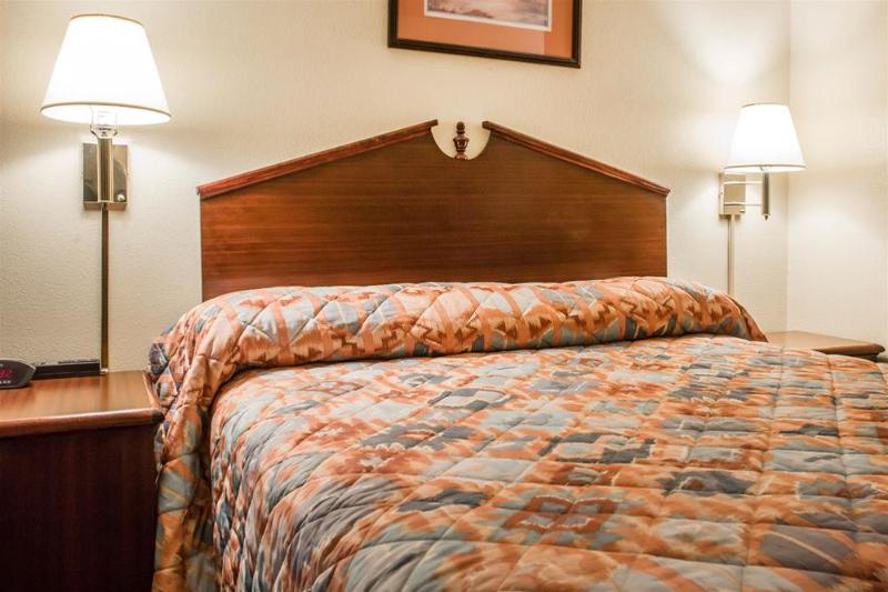 Rodeway Inn Jeffersonville image
