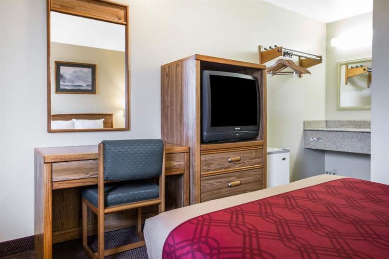 Rodeway Inn Jeffersonville image