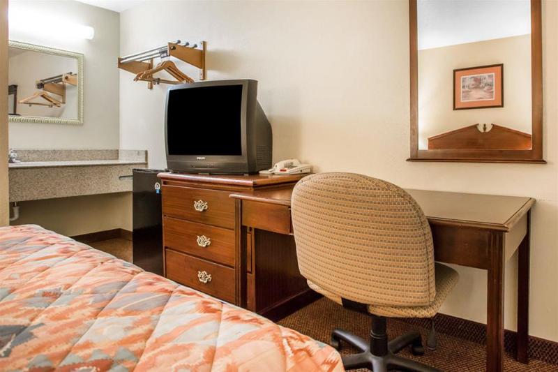 Rodeway Inn Jeffersonville image