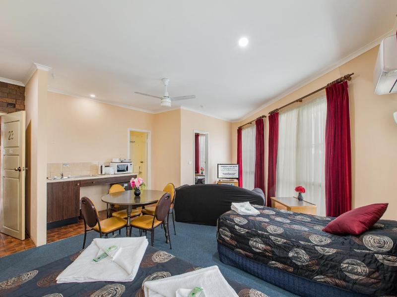 Australia Park Motel image