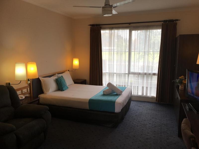 Australia Park Motel image