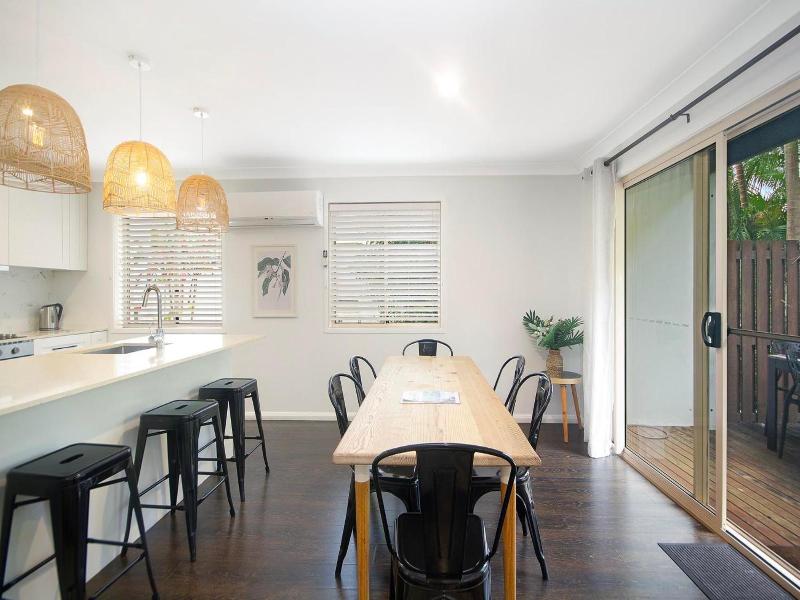 Byron Lakeside Holiday Apartments image
