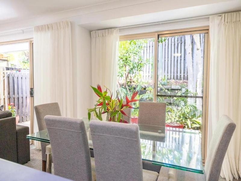 Byron Lakeside Holiday Apartments image