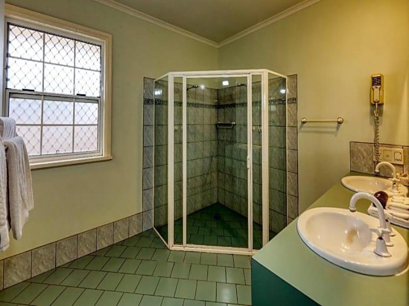 Charles Rasp Motor Inn and Cottages image