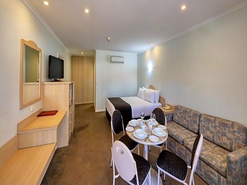 Charles Rasp Motor Inn and Cottages image