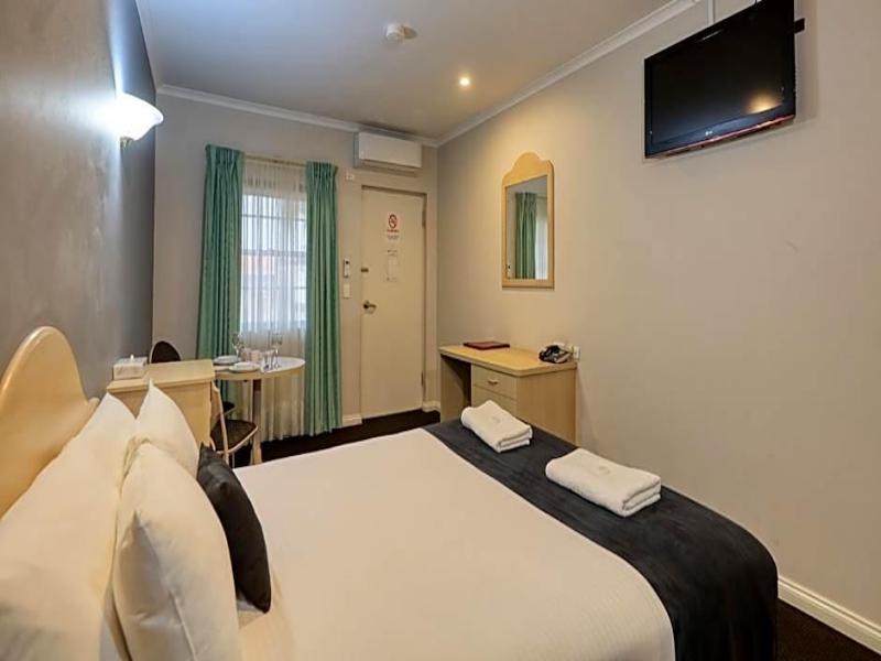 Charles Rasp Motor Inn and Cottages image