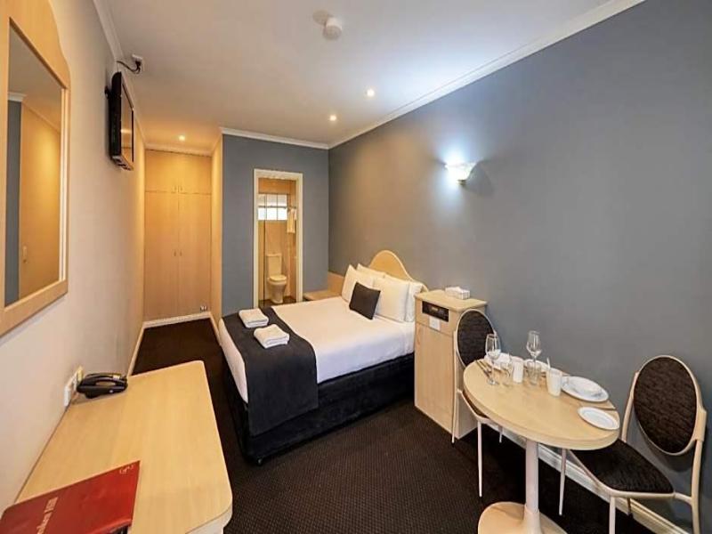 Charles Rasp Motor Inn and Cottages image
