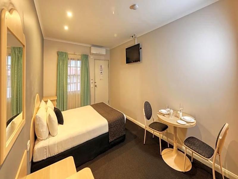 Charles Rasp Motor Inn and Cottages image