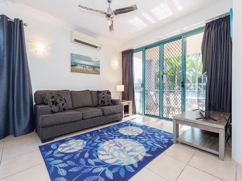 Currumbin Sands Holiday Apartments image
