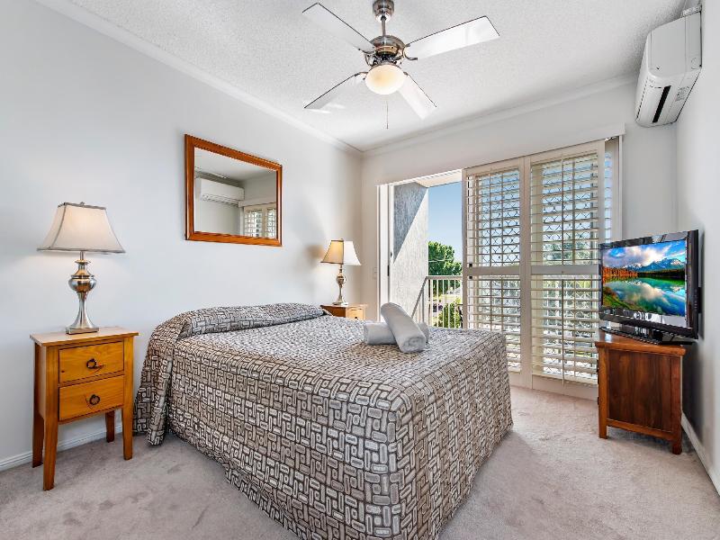 Dockside Holiday Apartments image