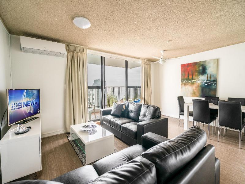 Horizons Holiday Apartments image