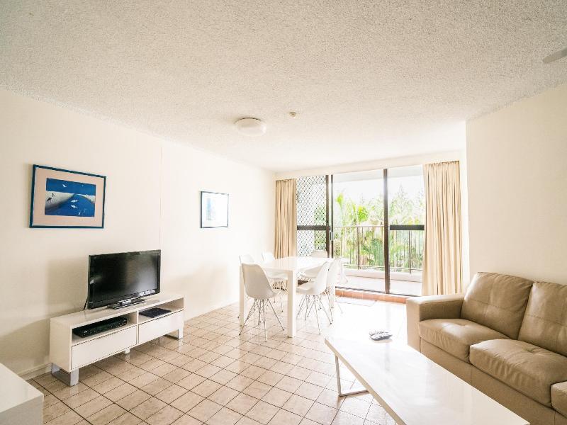 Horizons Holiday Apartments image