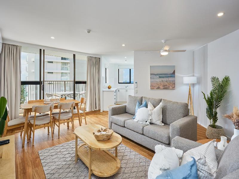Horizons Holiday Apartments image