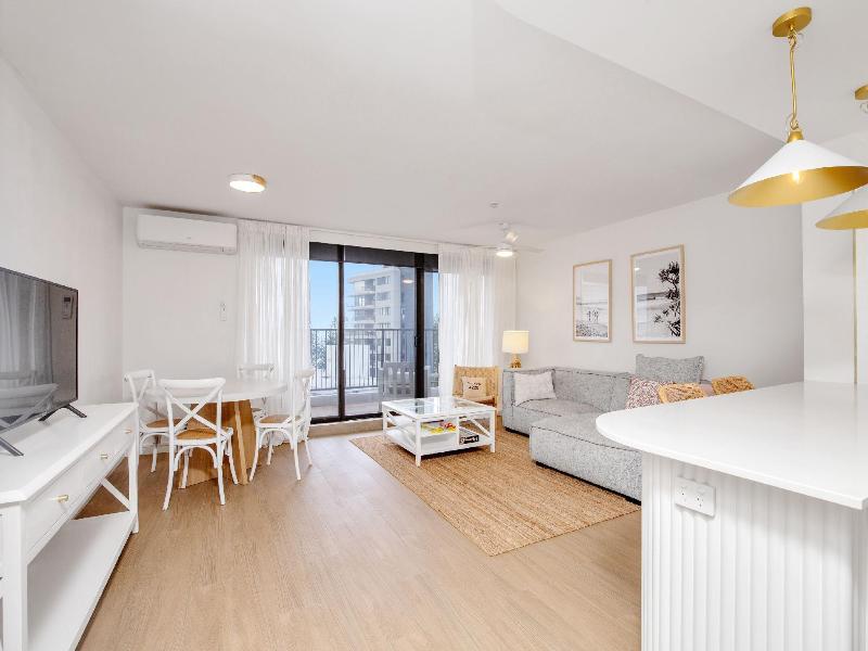 Horizons Holiday Apartments image