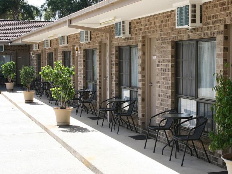 Marriott Park Motel image