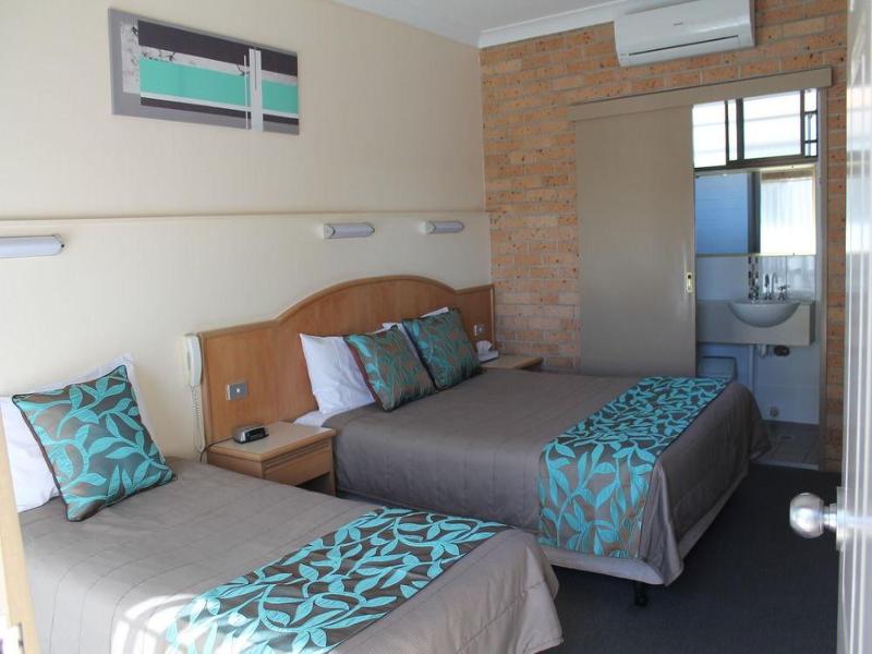 Marriott Park Motel image