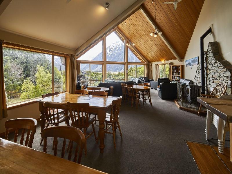 Aoraki Mount Cook Alpine Lodge