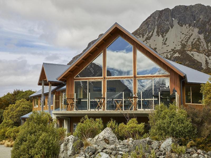 Aoraki Mount Cook Alpine Lodge