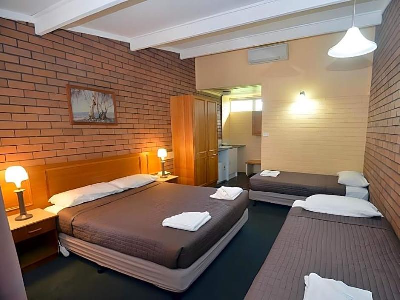 Parkview Motor Inn image
