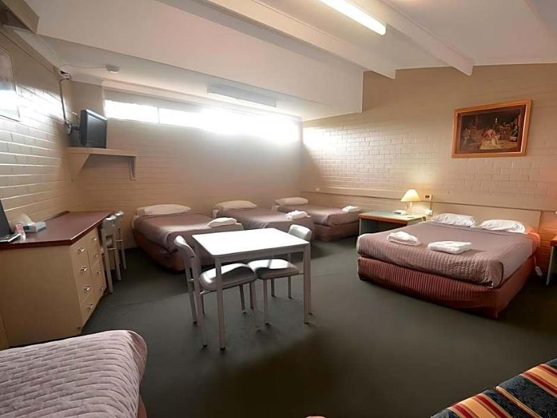 Parkview Motor Inn image