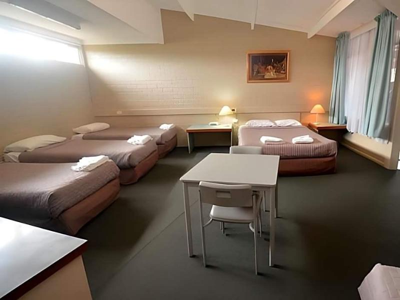 Parkview Motor Inn image