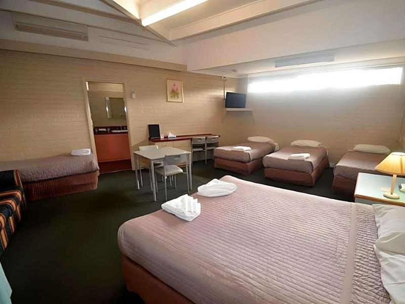 Parkview Motor Inn image