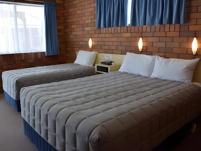 Peter Allen Motor Inn image