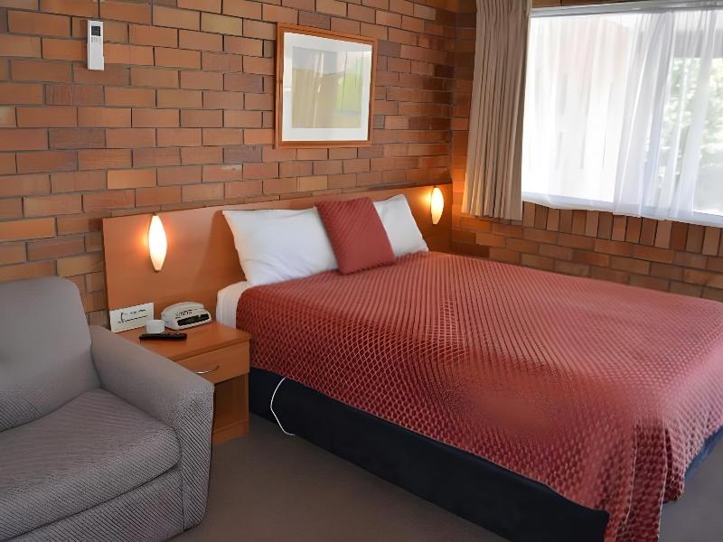 Peter Allen Motor Inn image